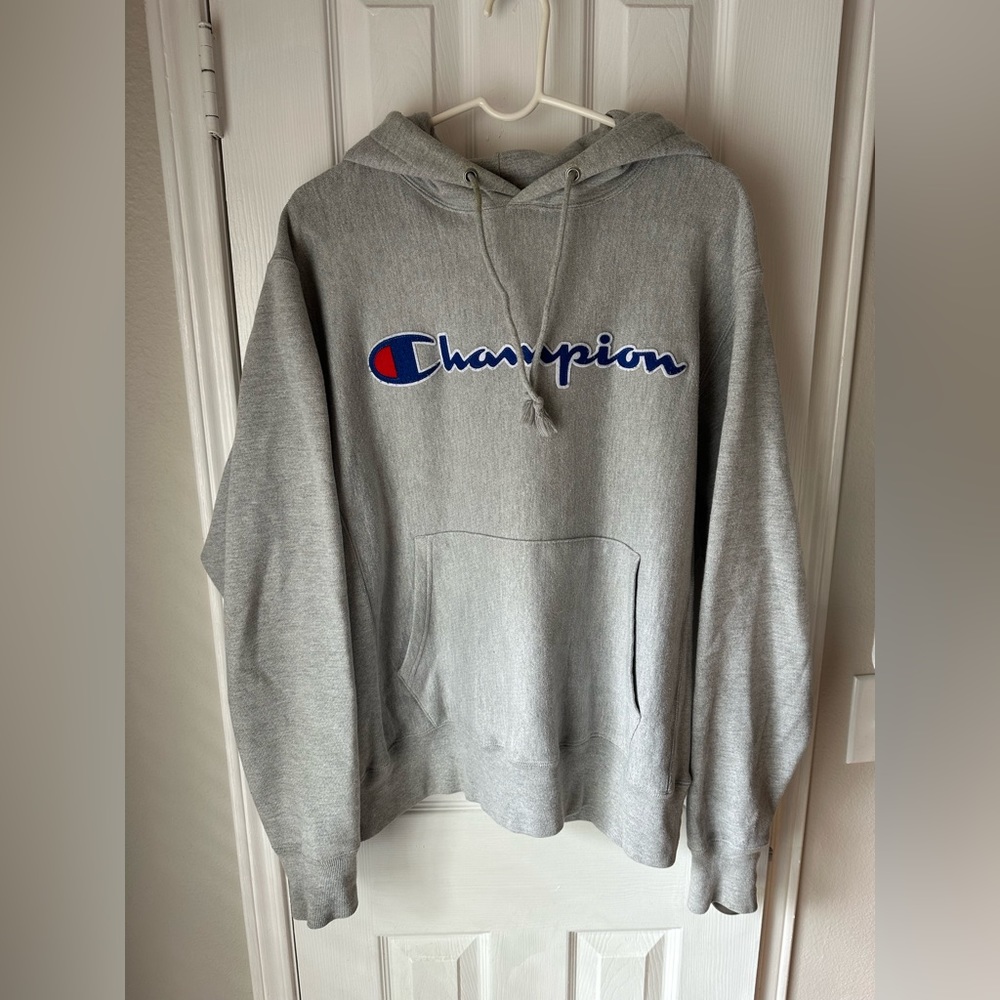 Men’s champion sweatshirt
